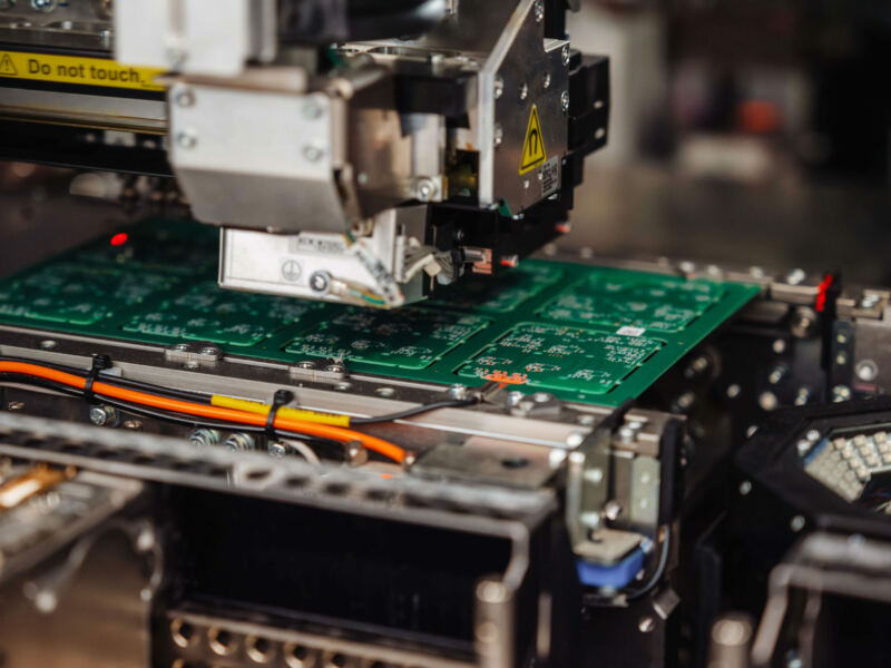 Jak wybrać producenta kontraktowego elektroniki? Na co naprawdę zwrócić uwagę